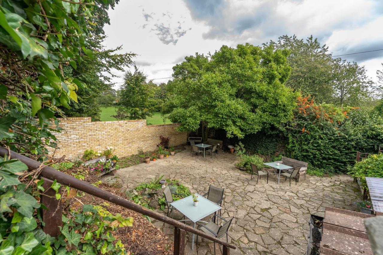 ميدستون Rock House Bed And Breakfast المظهر الخارجي الصورة